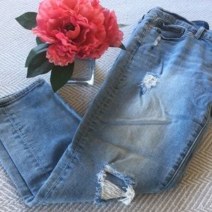 Lucky distressed capris